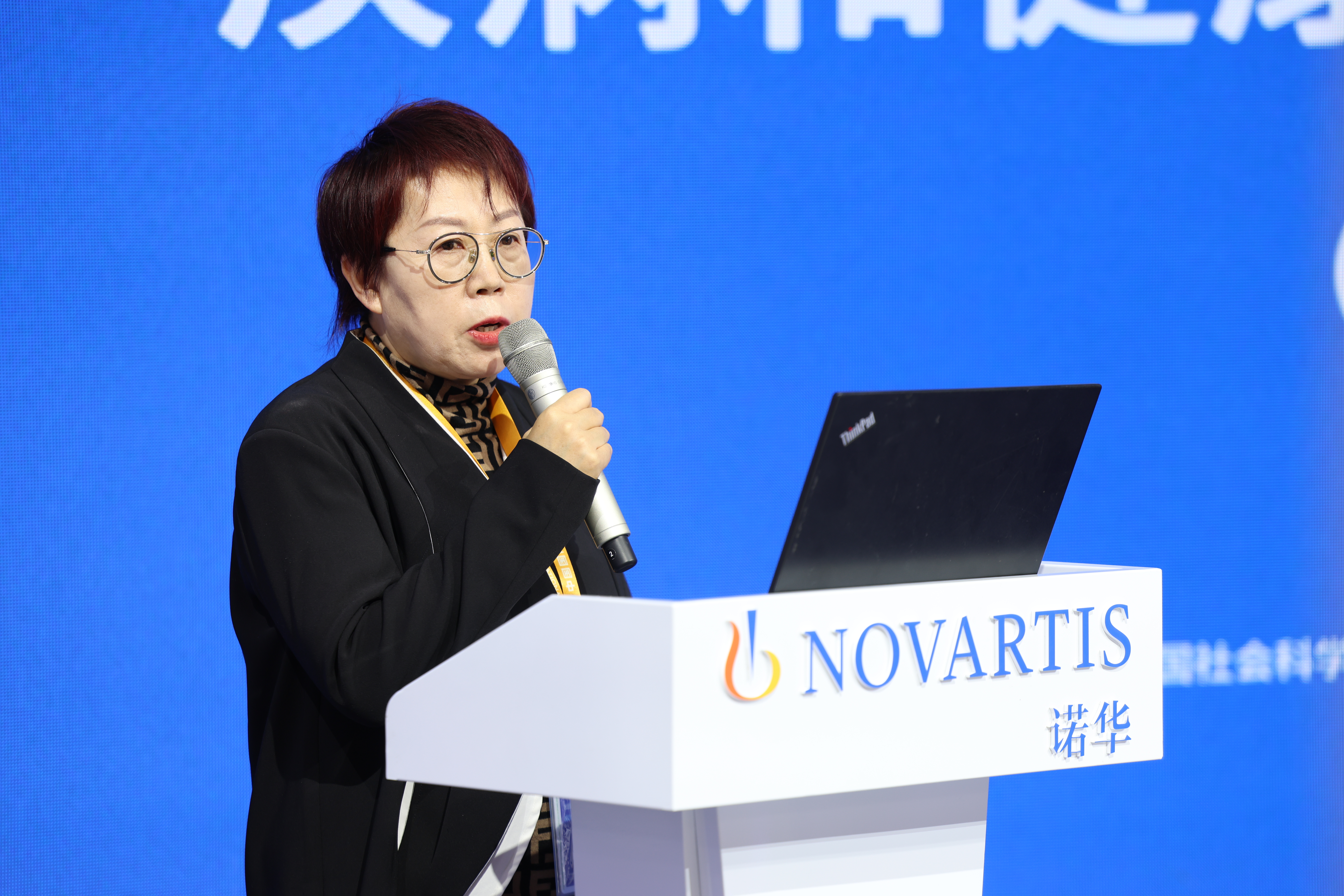中国社会科学院新闻与传播研究所研究员  数字化健康传播研究基地秘书长张建珍教授现场发言