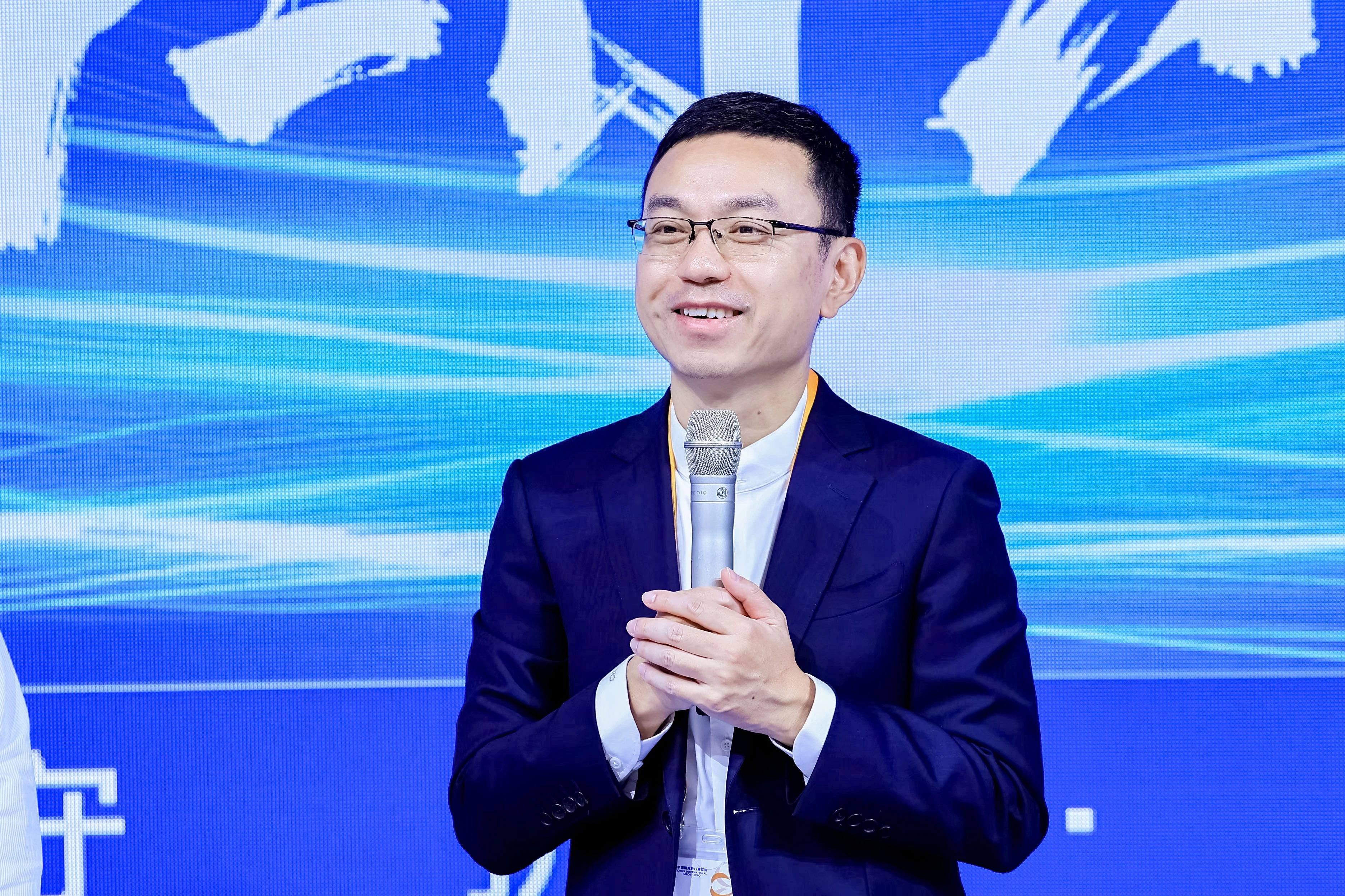 诺华公司中国区副总裁，心血管、肾脏及代谢治疗领域  兼创新患者服务负责人管宏现场发言