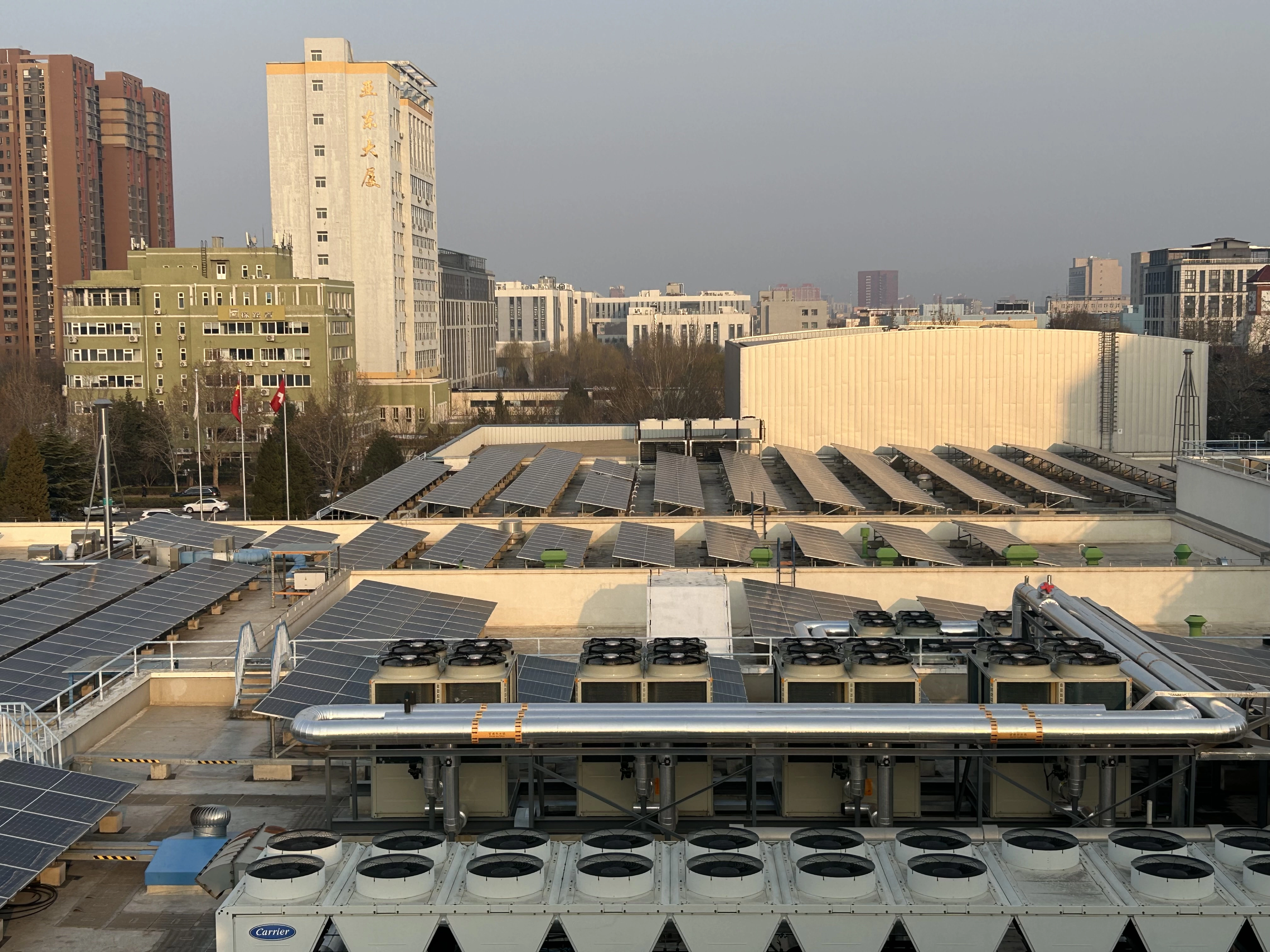 屋顶脱碳基础设施——新增空气源热泵机组（2025年）